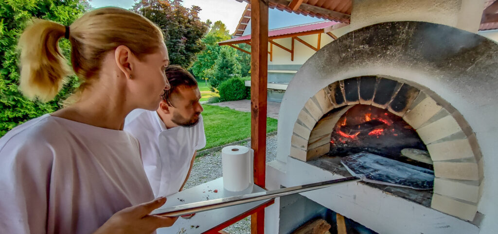 domácí pečivo a pizza